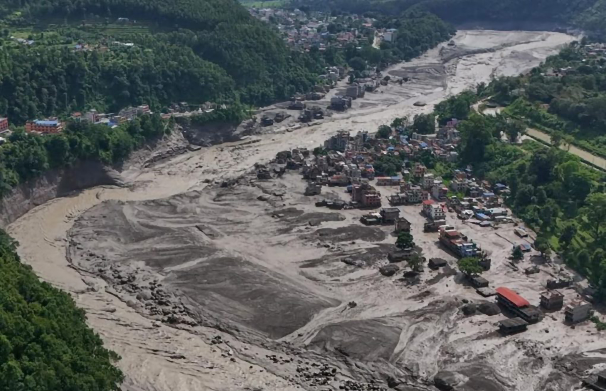 Capa GELEIRAS EM COLAPSO: O ALERTA QUE VEM DO NEPAL