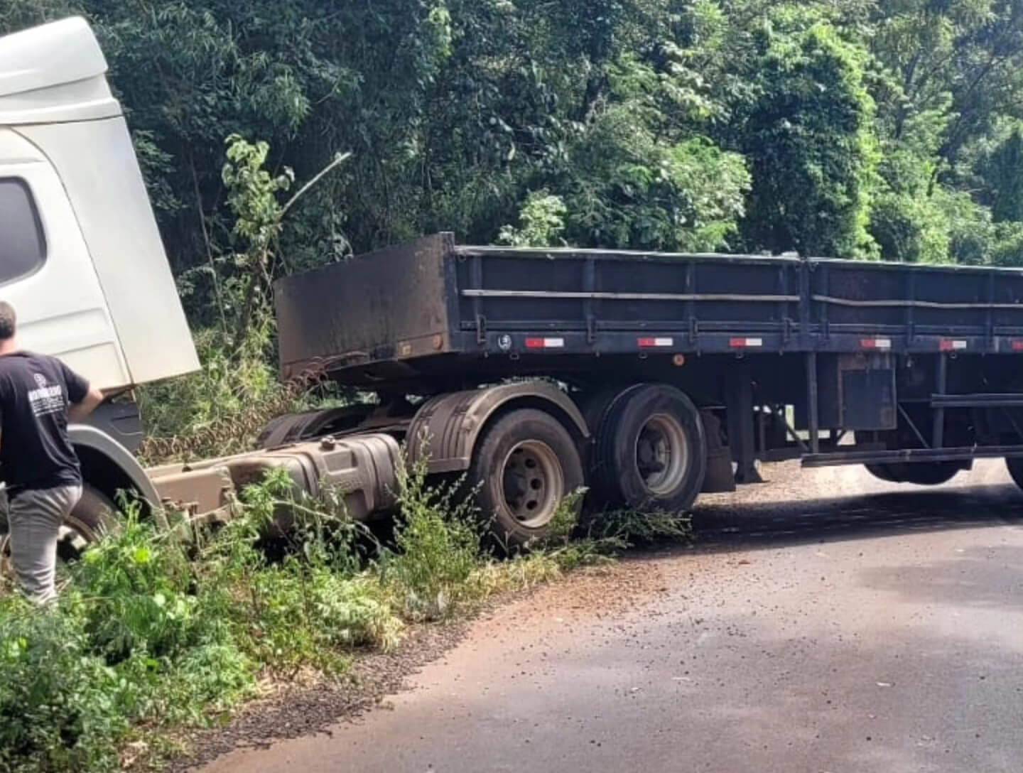 Capa Colisão entre carro e carreta é registrada no interior de Planalto