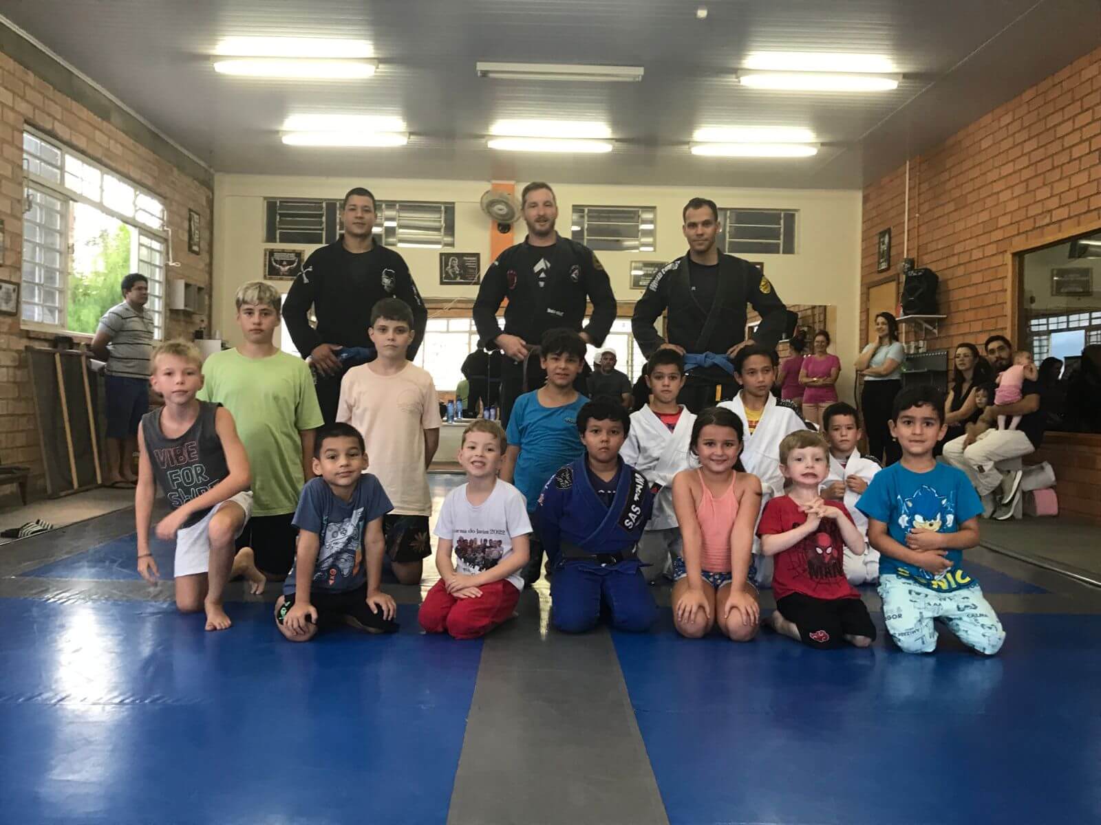 Capa Equipe A FW abre vagas para turmas infantil e juvenil