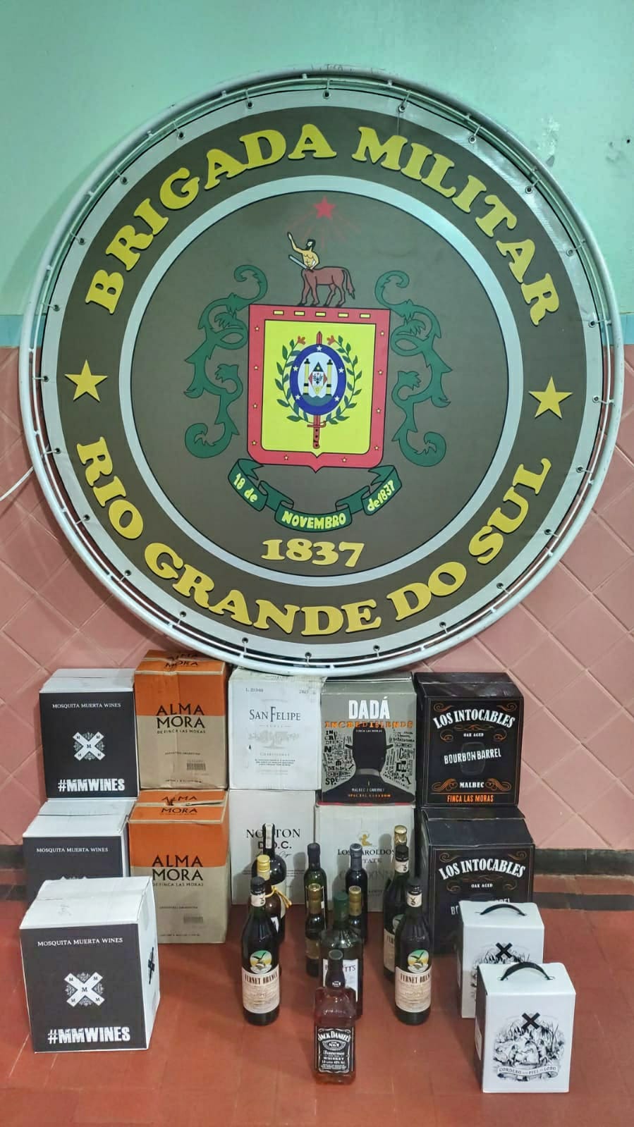 Capa Brigada Militar apreende bebidas alcoólicas de origem estrangeira em Três Passos