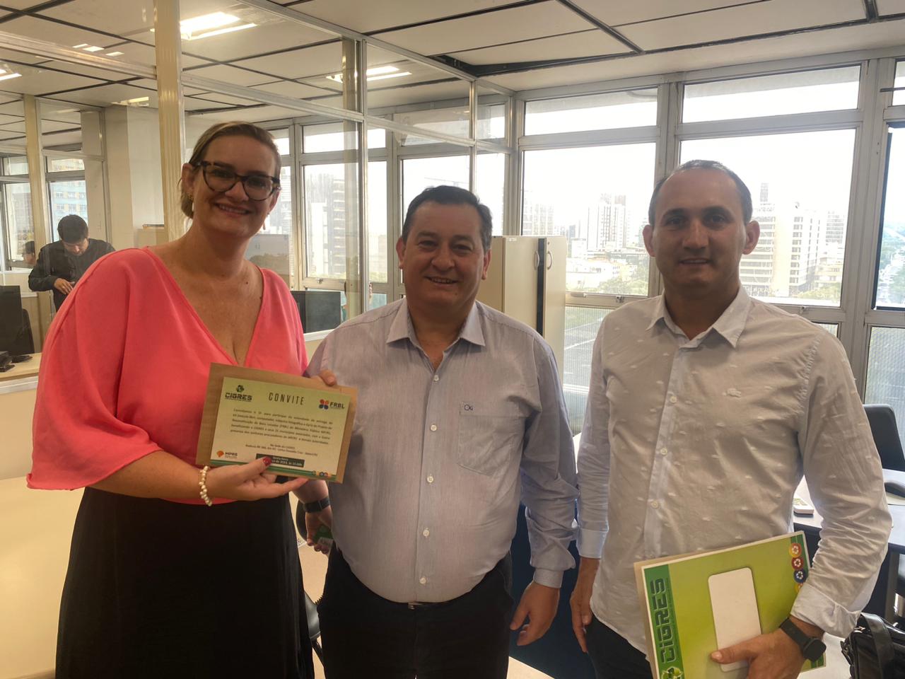 Capa Presidente do CIGRES entrega convites e mantém audiências em Porto Alegre
