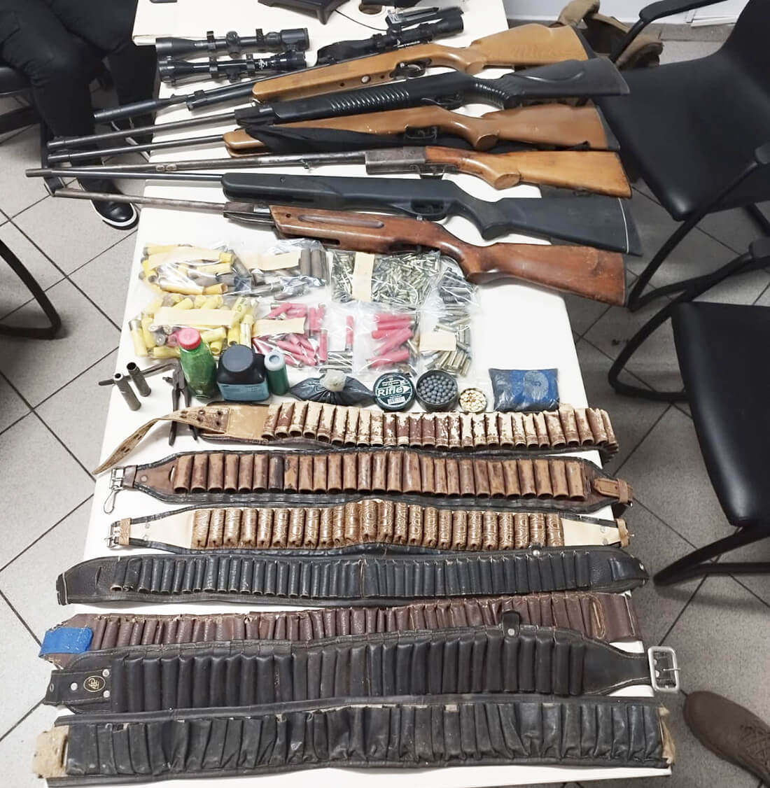 Capa Homem é preso com arsenal e quase 400 munições após agredir companheira no Oeste de Santa Catarina