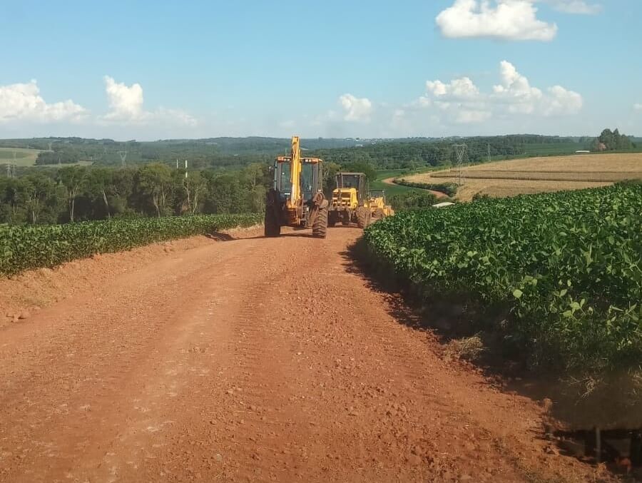 Capa Redentora: Administração Municipal realiza patrolamento de estradas no interior