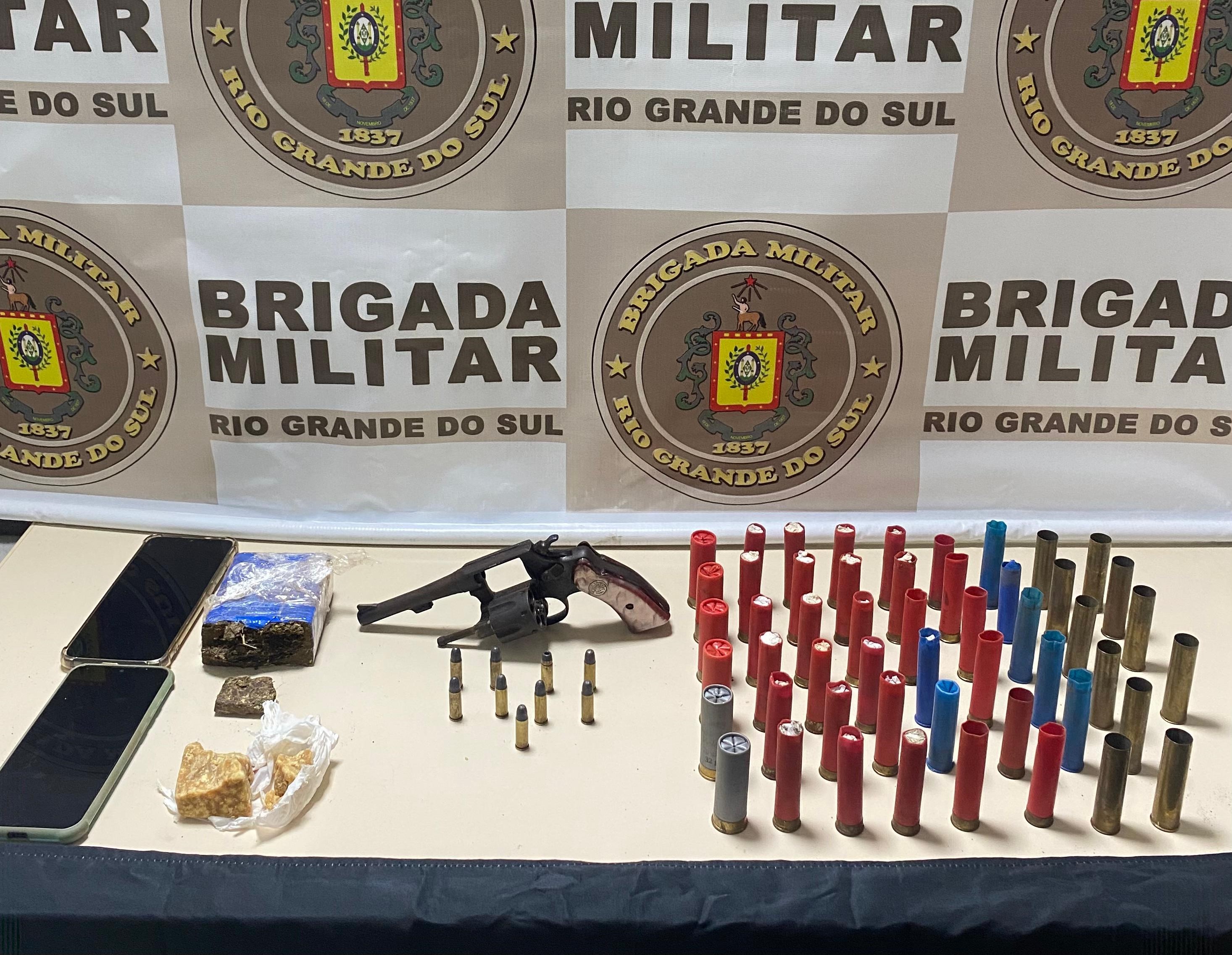 Capa Homem é preso por tráfico de drogas e porte ilegal de arma de fogo em Carazinho