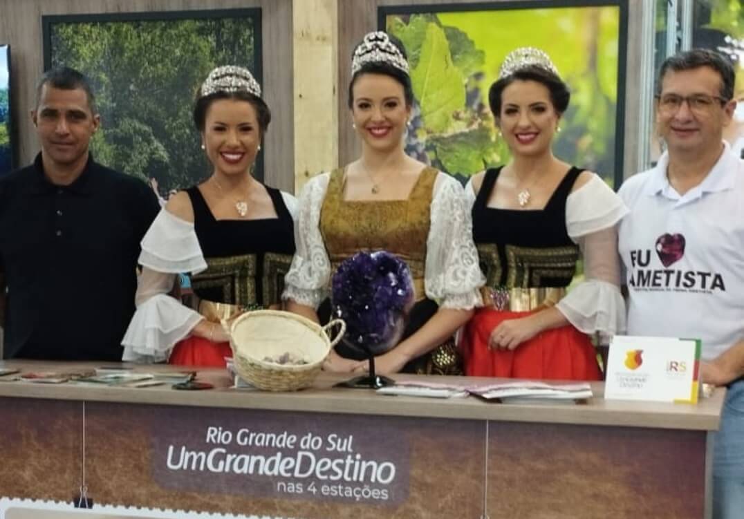 Capa Ametista do Sul divulga potencialidades na Festa da Uva de Caxias do Sul