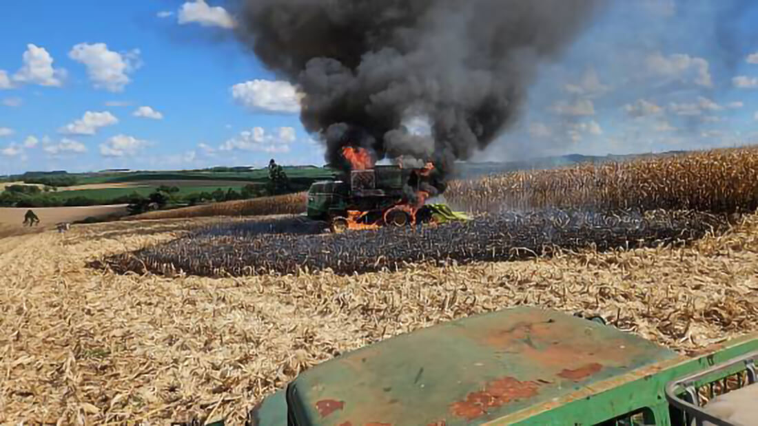 Capa Incêndio destrói colheitadeira durante trabalho de campo em Três de Maio