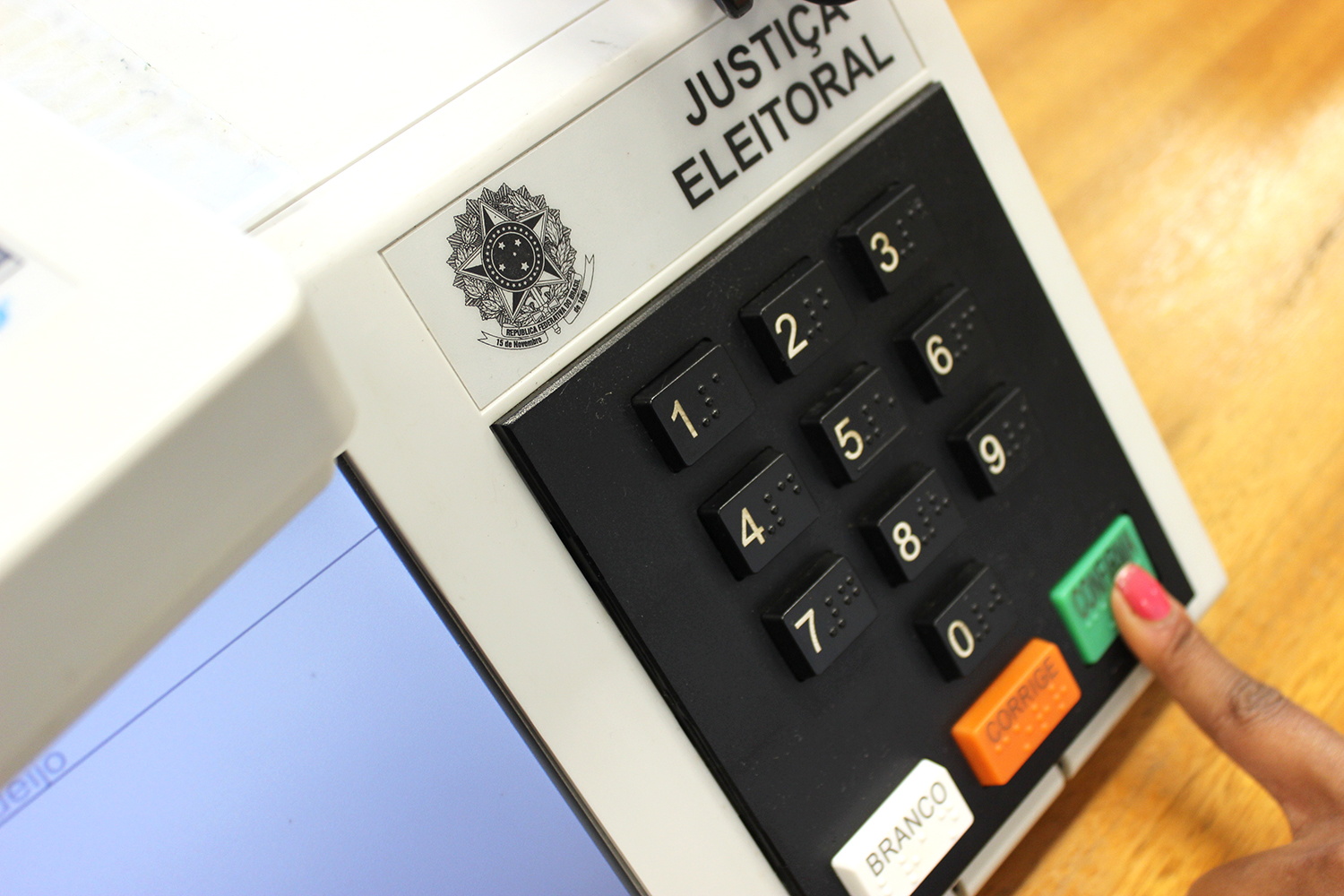 Capa TSE recebe em média uma denúncia de propaganda irregular por minuto