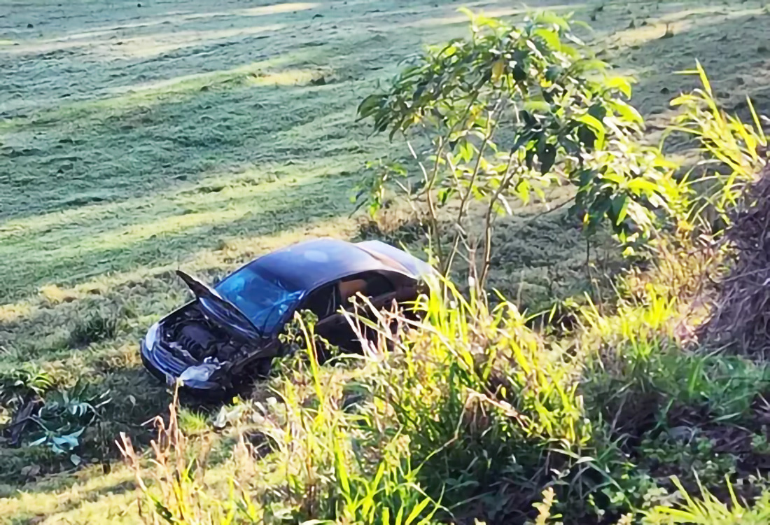 Capa Carro de idoso cai em ribanceira após acidente em Itapiranga
