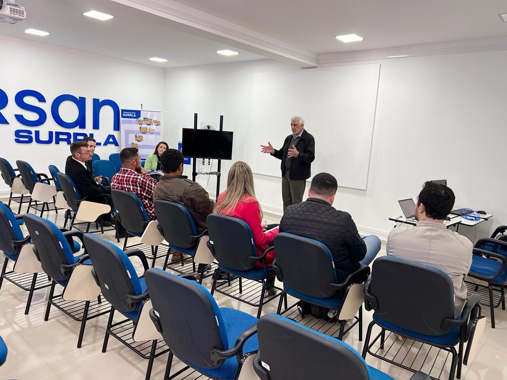 Capa Corsan e representantes comunitários definem ligações de água em ocupação