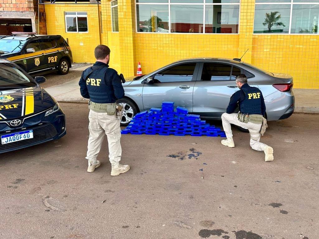 Capa PRF prende traficante transportando mais de 83 quilos de cocaína em Passo Fundo
