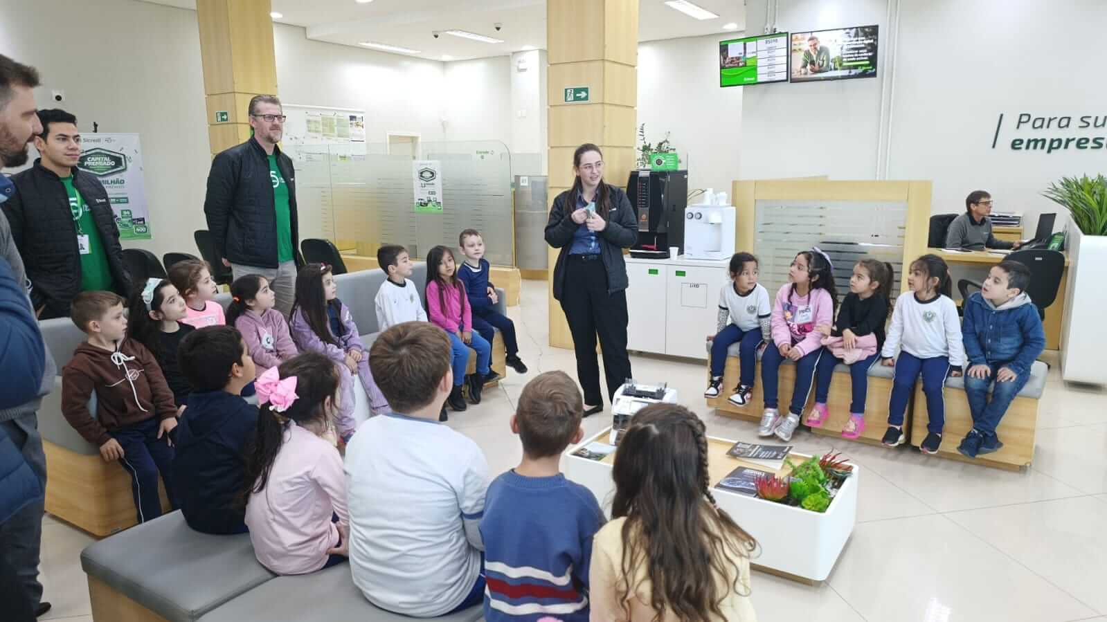 Capa Sicredi Conexão impacta mais de 130 ações durante a Semana Nacional de Educação Financeira
