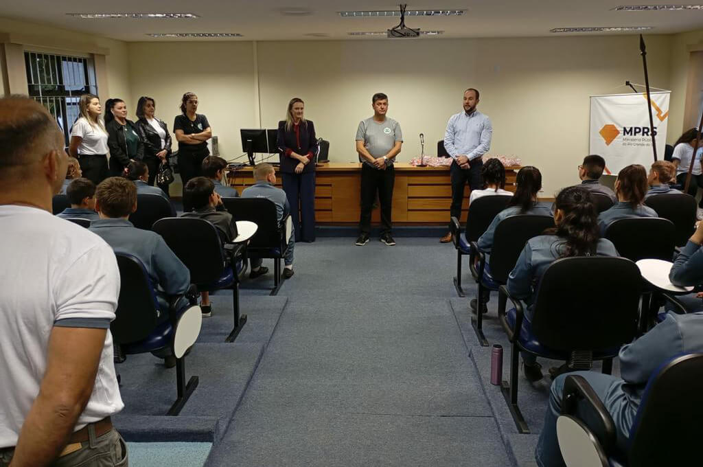 Capa Estudantes de Vicente Dutra visitam Promotoria de Justiça de Frederico Westphalen