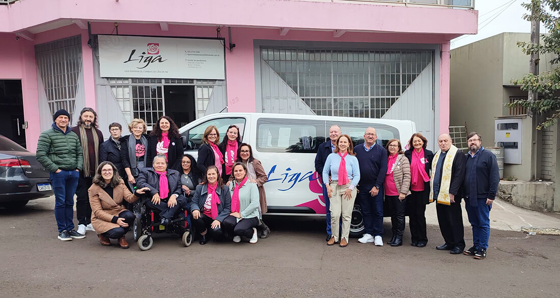 Capa Liga Feminina de Combate ao Câncer de Frederico Westphalen recebe doação de veículo para transporte de pacientes