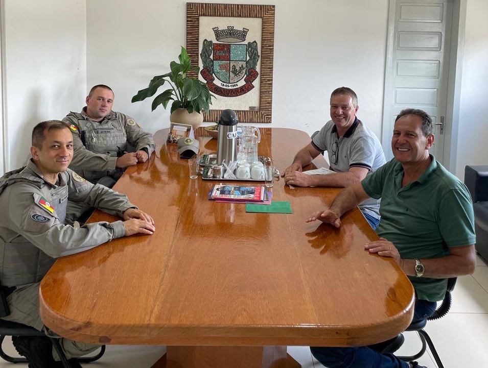 Capa Prefeito Zilio Roggia se reúne com comandante da Brigada Militar para reforçar a segurança pública em Caiçara