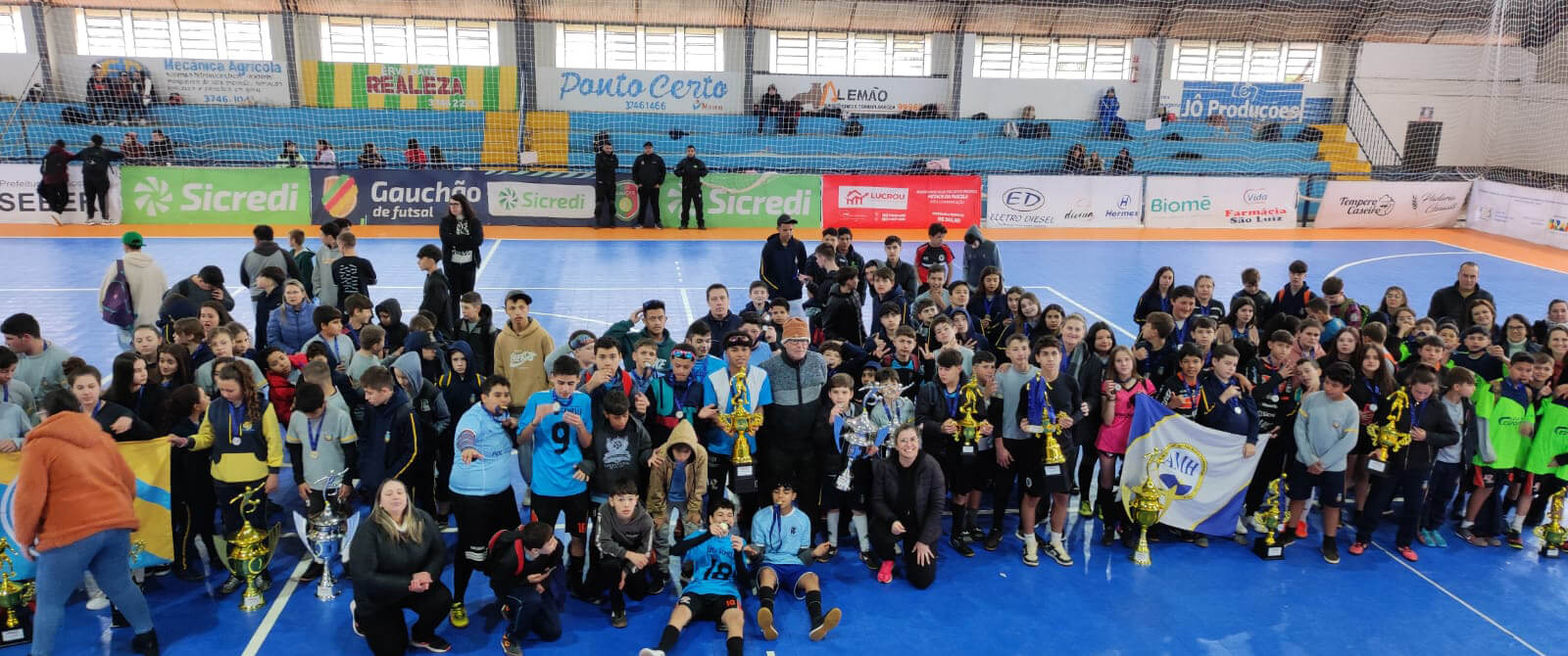 Capa Intercolegial 2024 reúne centenas de alunos no Ginásio Municipal de Seberi