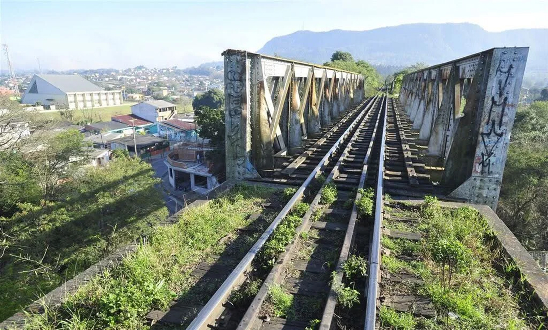 Capa Corpo mutilado é encontrado nos trilhos em Santa Maria; mão da vítima é localizada a 100 km de distância