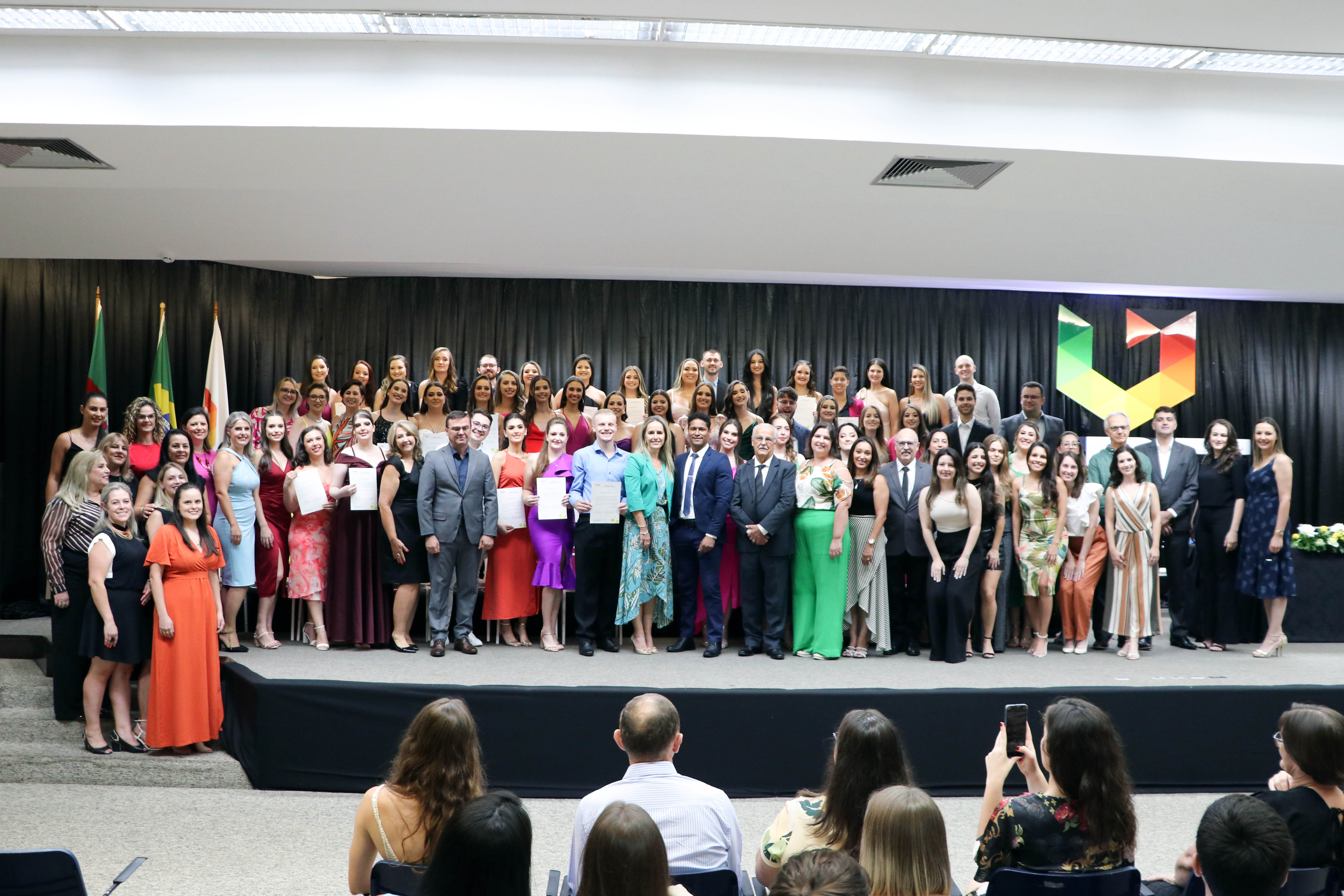 Capa  72 especialistas na área da saúde são certificados em parcerias com o HSVP