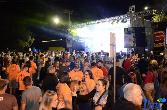 Capa Carnaval Regional de Iraí recebe milhares de pessoas