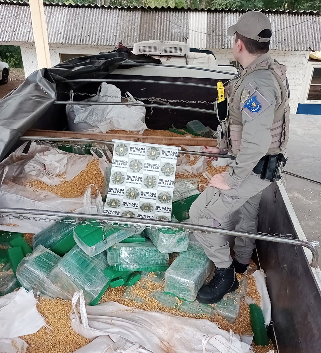 Capa Polícia apreende grande carregamento de maconha em Iraí