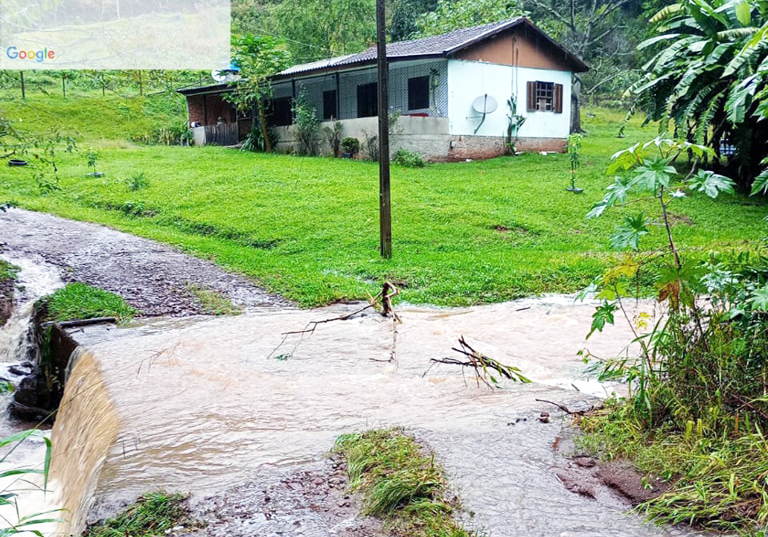 Capa Chuva de mais de 100 milímetros provocou estragos no interior de Caiçara
