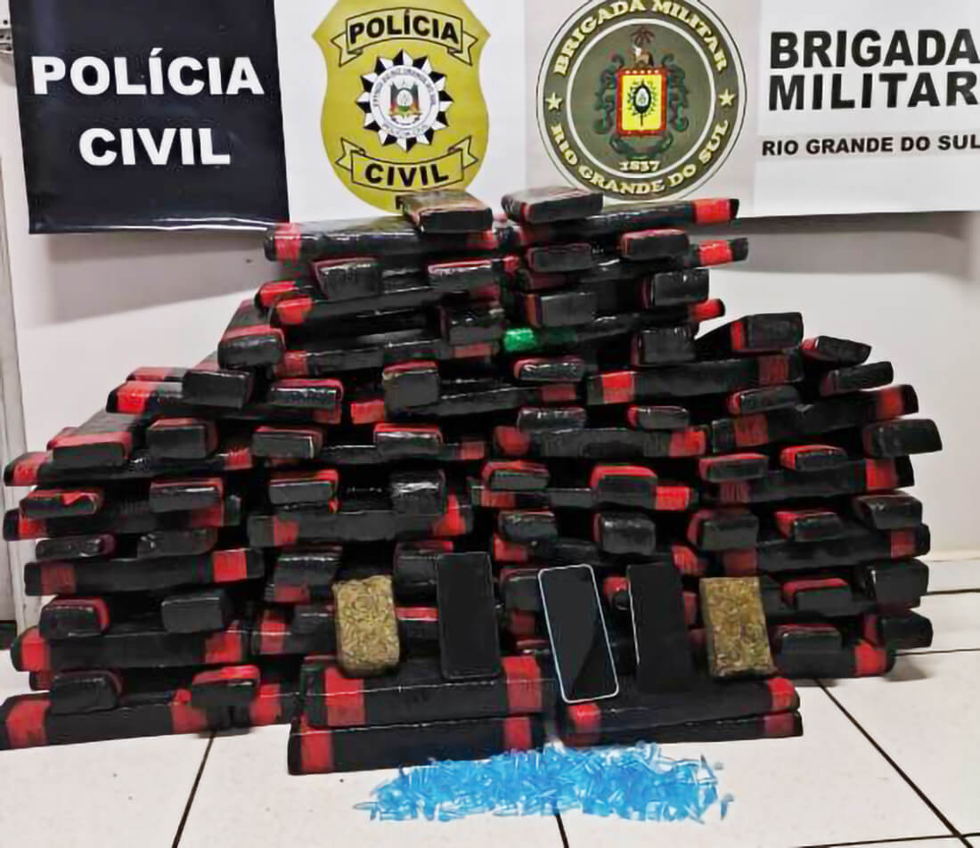 Capa Ação conjunta da Polícia Civil e Brigada Militar apreende 109 quilos de maconha e prende dois em Três de Maio