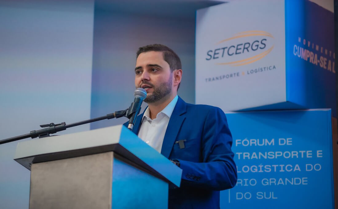 Capa No Fórum de Transporte e Logística do RS, Gabriel Souza destaca investimentos recordes nas rodovias gaúchas