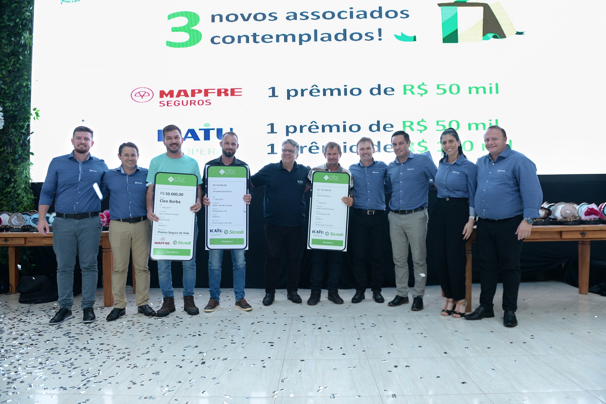 Capa Sicredi Conexão entrega prêmios do Seguro de Vida durante Assembleia Geral Ordinária