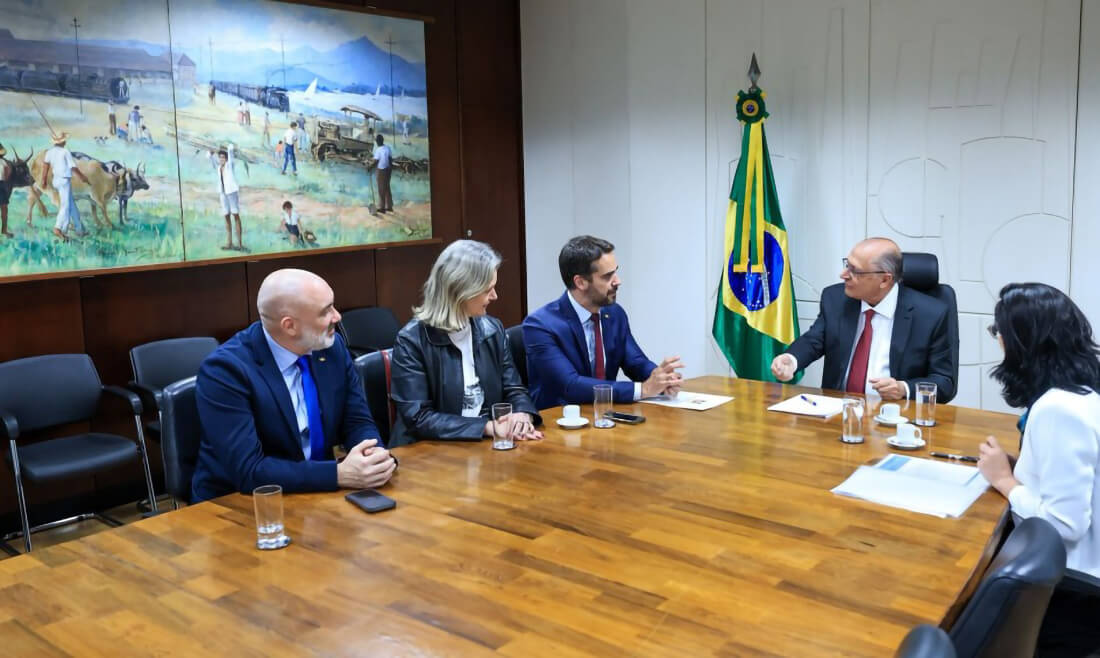 Capa Leite leva a Alckmin relatório sobre impactos das tarifas dos EUA e demandas para proteger indústria gaúcha