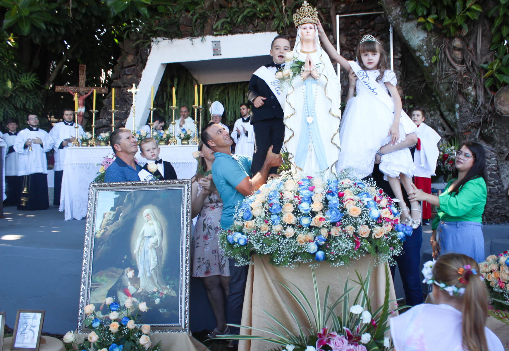 Capa Centenas de fieis celebram duplo jubileu em Osvaldo Cruz