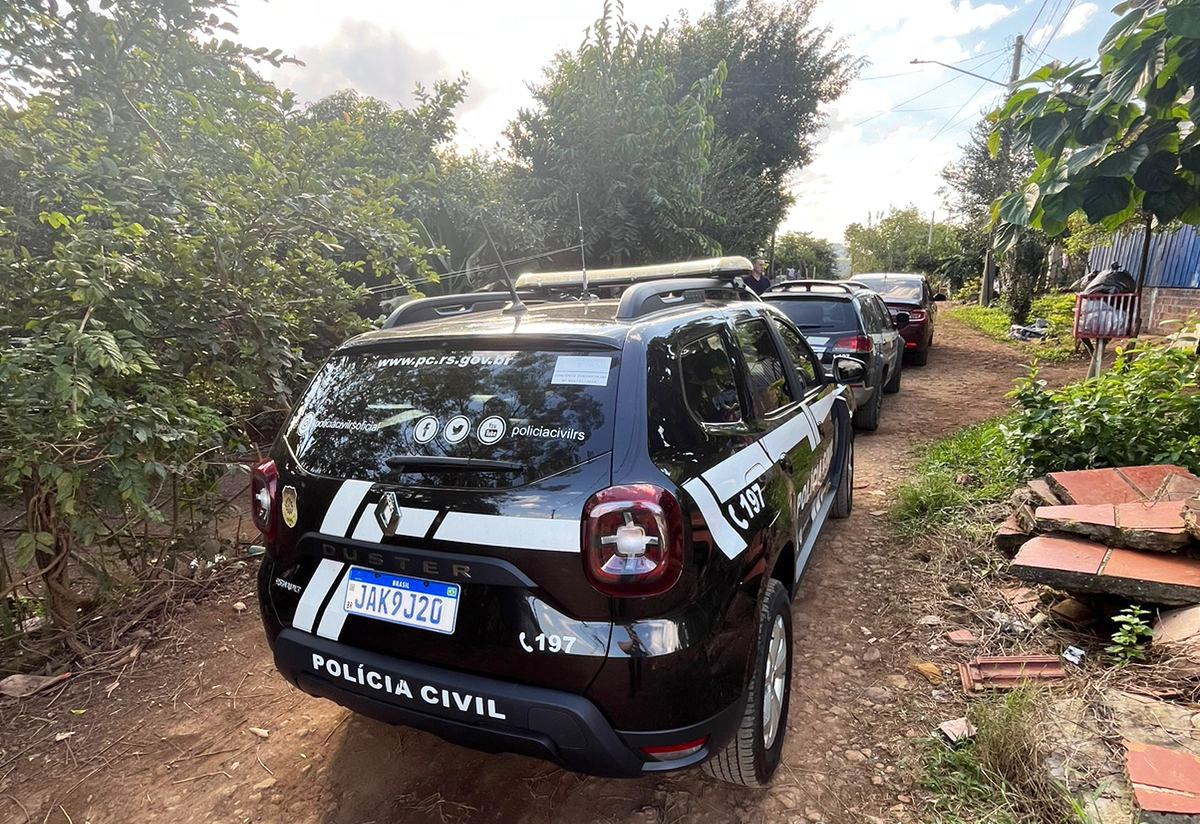 Capa Polícia Civil prende casal por tráfico de drogas em Iraí