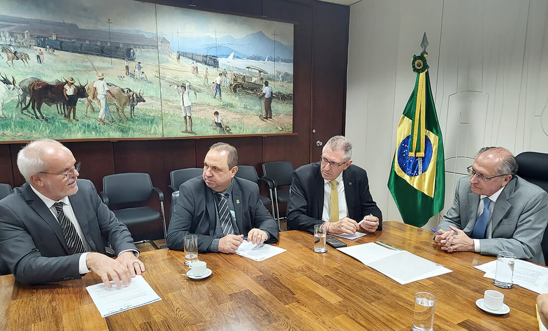 Capa FecoAgro/RS reforça demandas de crédito em audiência com vice-presidente da República