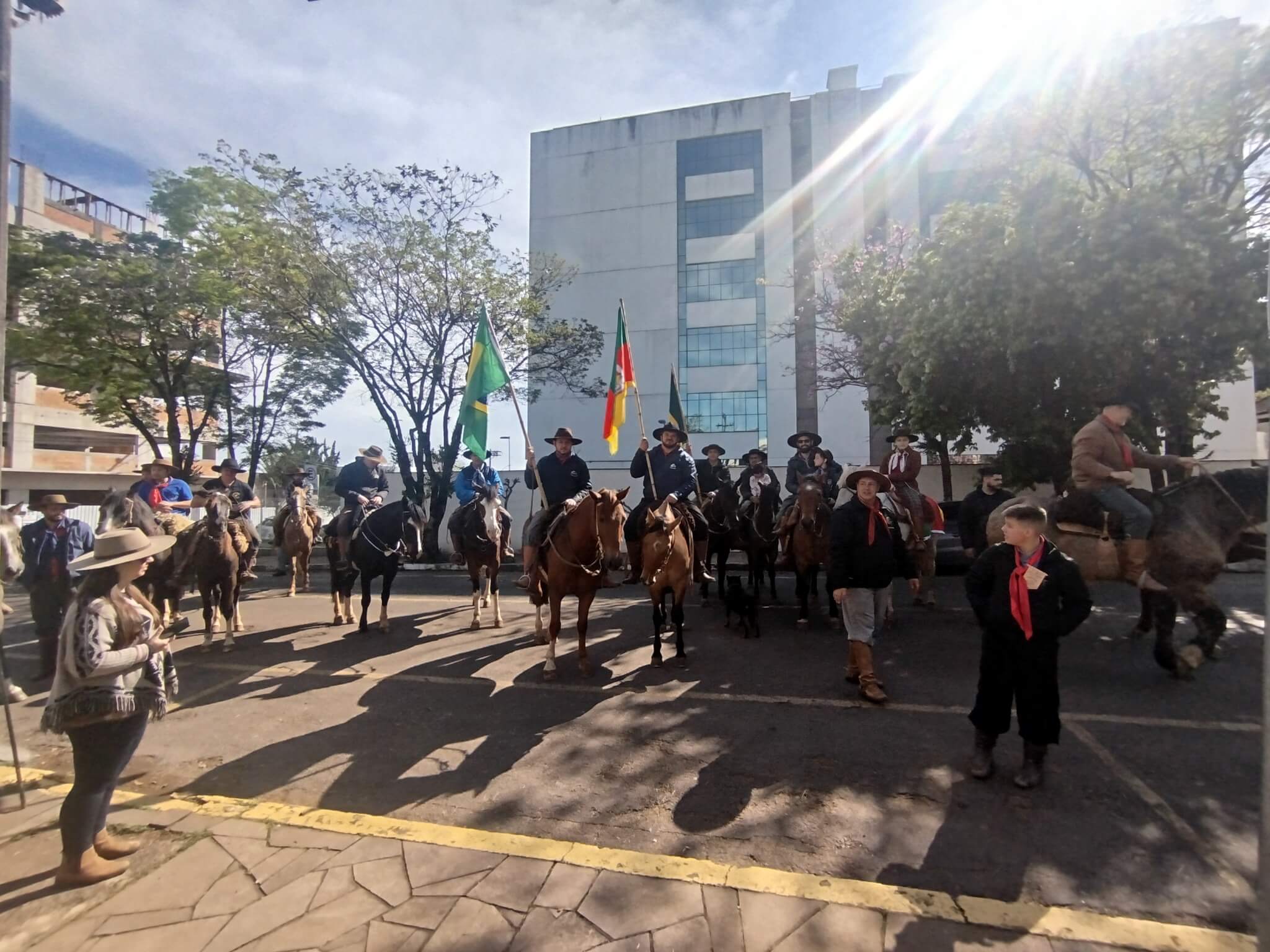 Capa Chama Crioula chega a Frederico Westphalen e marca início dos Festejos Farroupilhas 2025