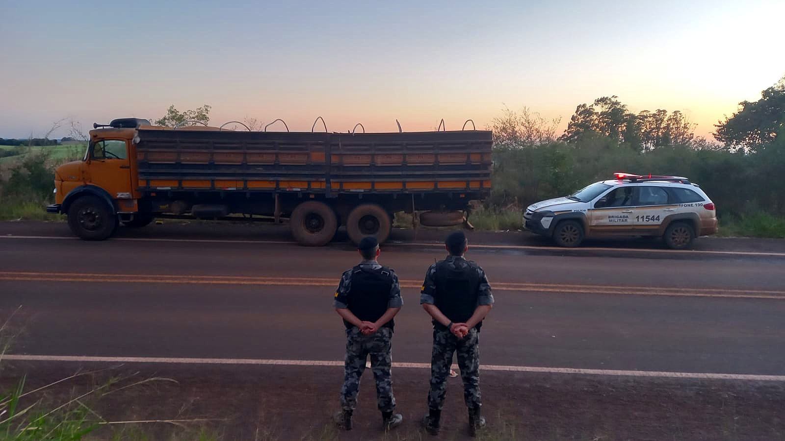 Capa Tiradentes do Sul: carga de soja é inteceptada pela BM