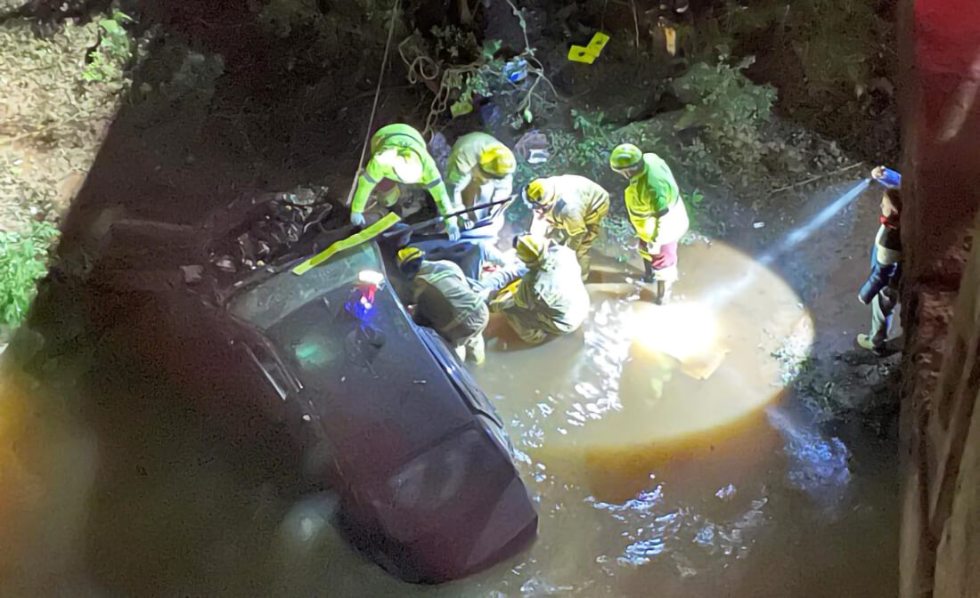 Capa Carro cai de ponte na BR-386 entre Carazinho e Santo Antônio do Planalto