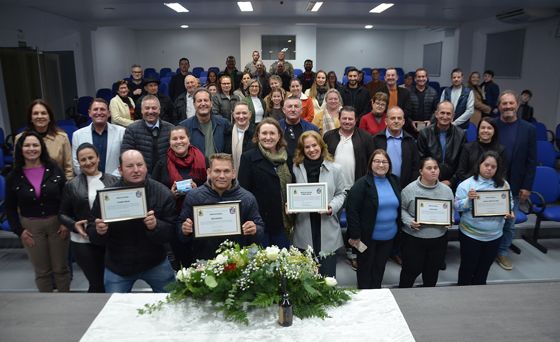 Capa Câmara de Vereadores de Caiçara/RS homenageia Sicredi Conexão pelos 45 anos de atuação