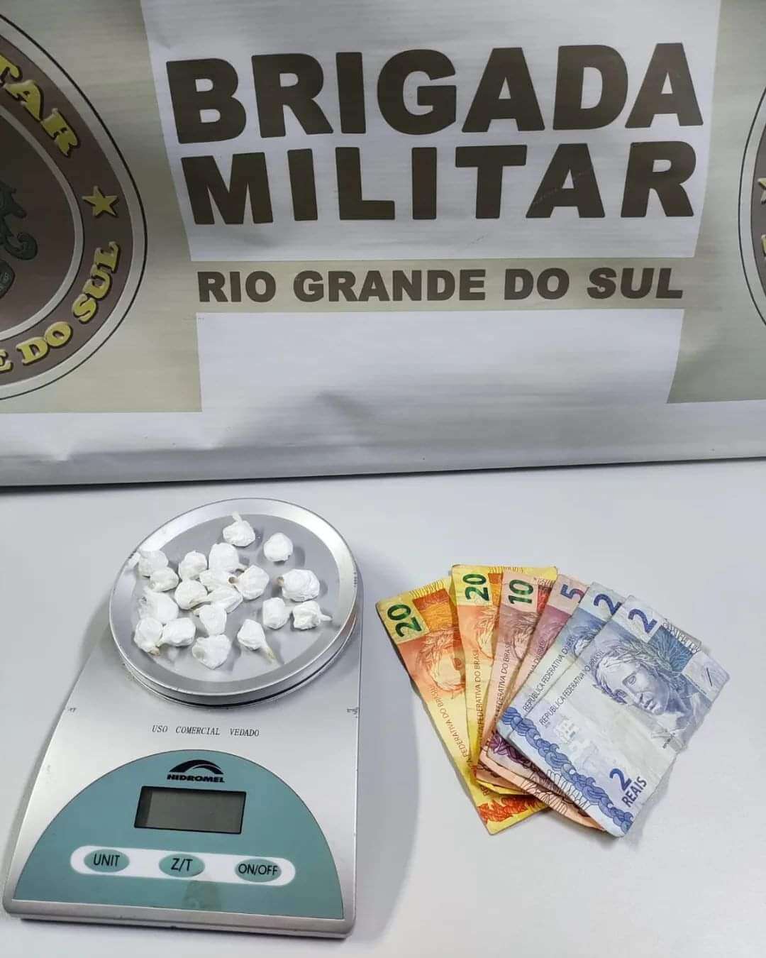 Capa BM prende homem por tráfico de drogas em Ametista do Sul