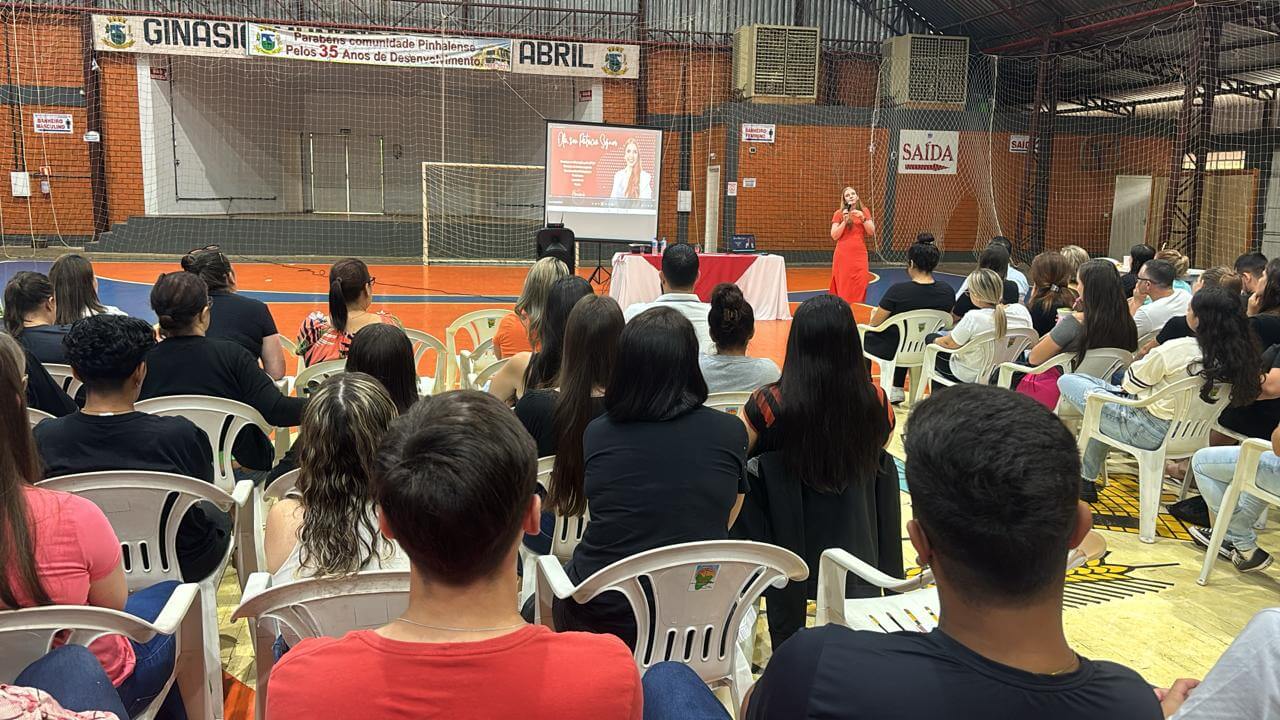 Capa Professores e servidores participam de formação em preparação para o ano letivo em Pinhal