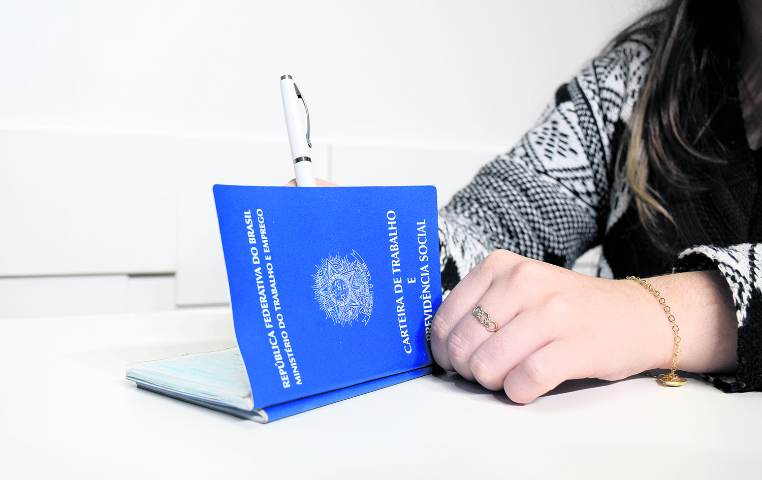 Capa Desemprego em novembro chega a 6,1%, o menor desde 2012