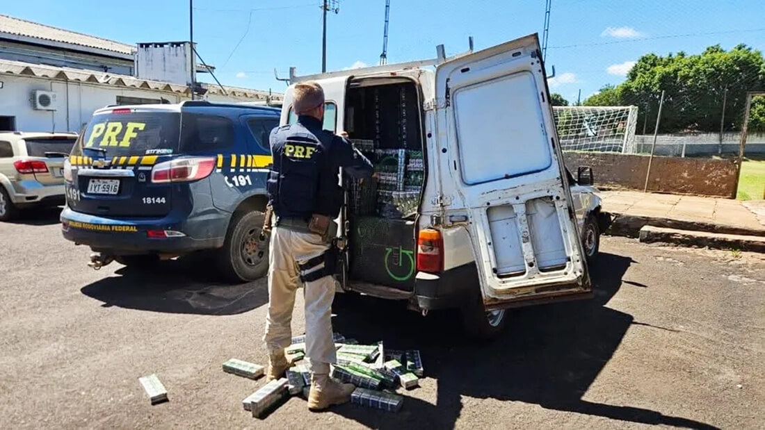 Capa PRF apreende 20 mil maços de cigarros transportada em veículo de Três Passos