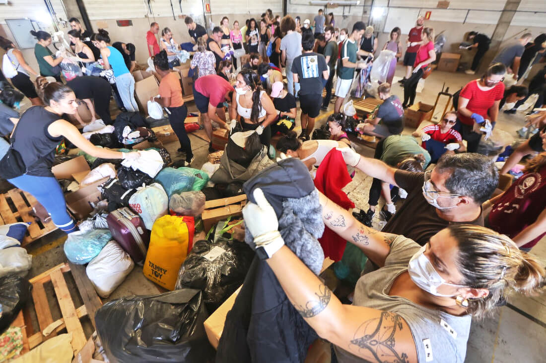 Capa Rede de voluntários impulsiona operação de doações às vítimas das enchentes