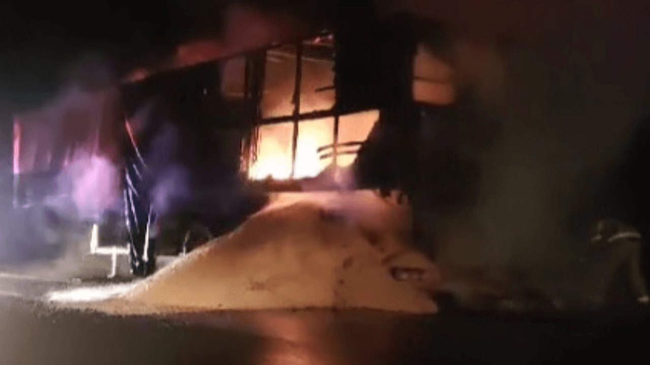 Capa Carreta pega fogo na BR-386 em Frederico Westphalen