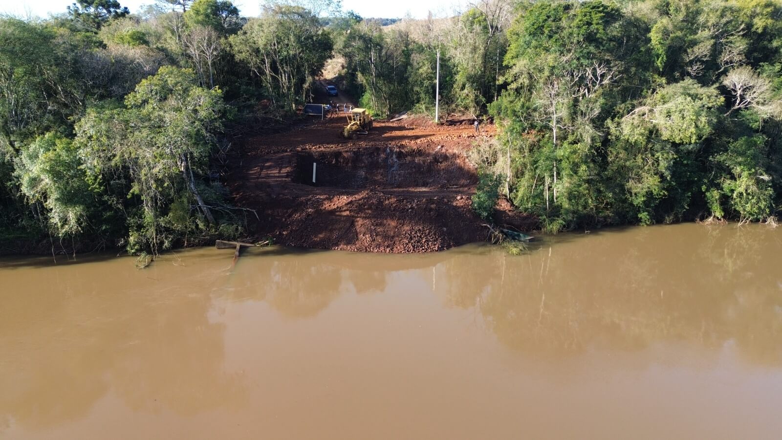 Capa Prefeitura de Erval Seco realiza cascalhamento para início da obra da nova ponte do Rio Guarita