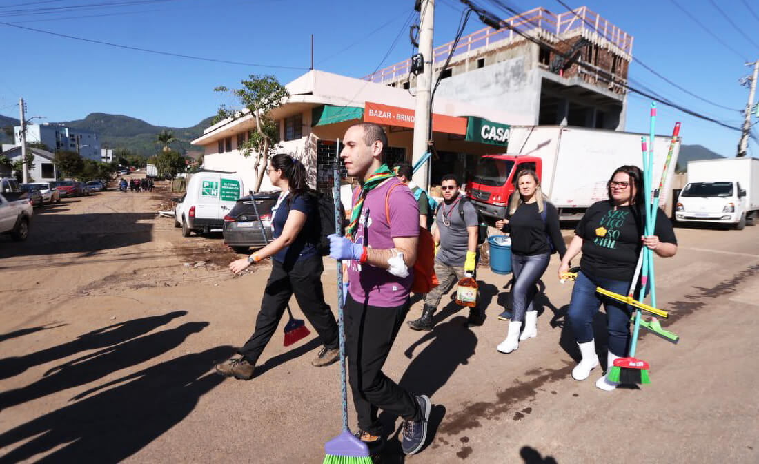 Capa Com mais de 4 mil pessoas, rede de voluntários acelera reconstrução de Roca Sales e Muçum