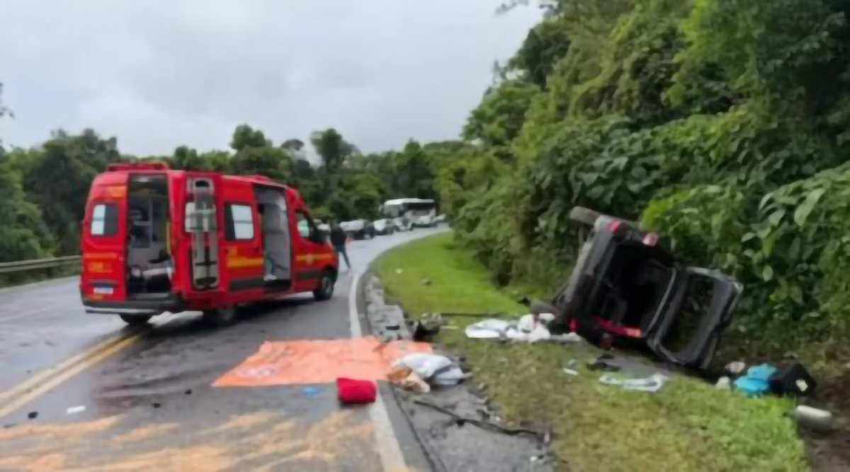 Capa Colisão frontal entre três veículos deixa sete feridos na BR-470 na Serra Gaúcha