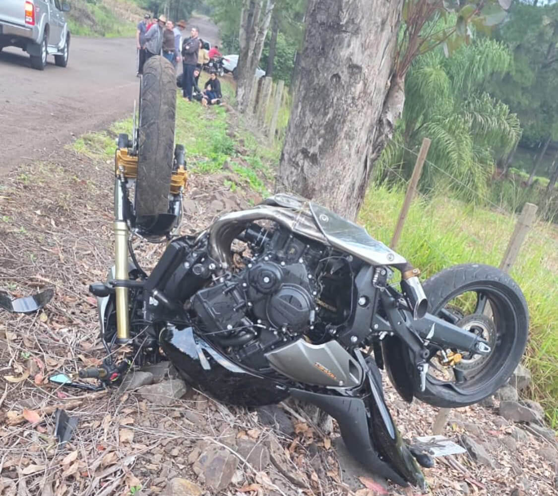 Capa Motociclista sofre acidente entre Alpestre e Planalto após colidir contra árvores