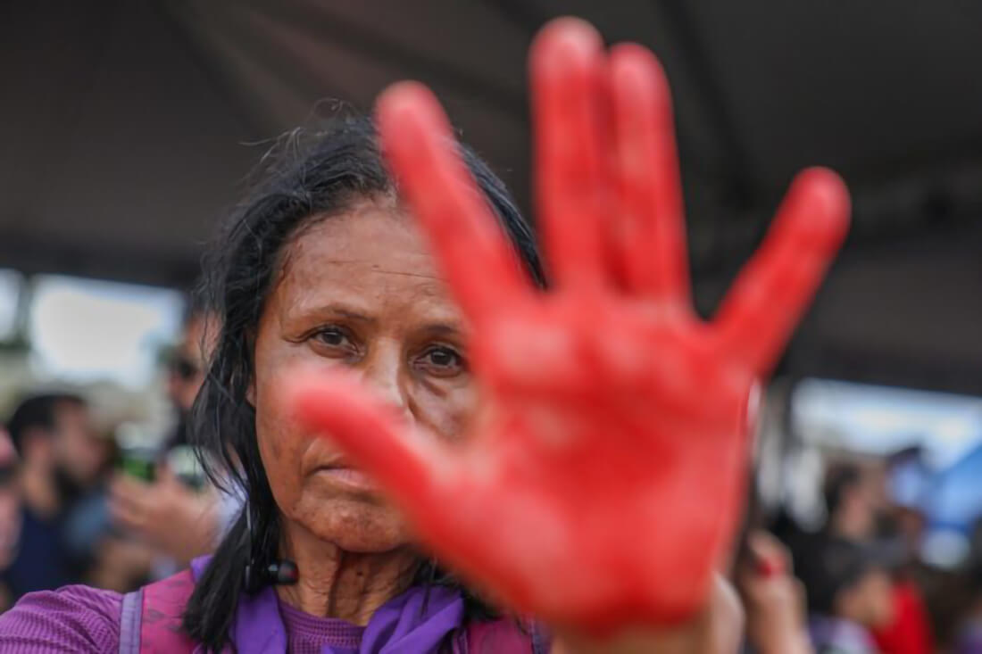 Capa Brasil atinge recorde histórico de feminicídios em 2025 com média de quatro mortes diárias