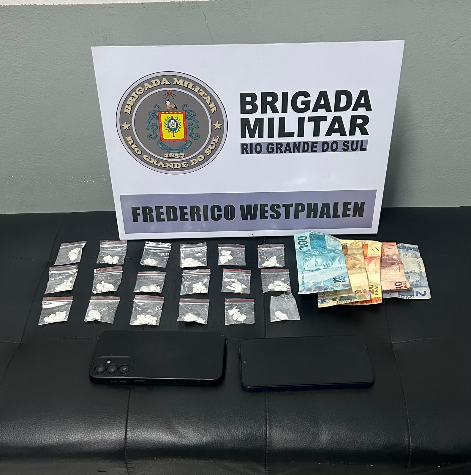 Capa Mulher é presa por tráfico de entorpecentes em Frederico Westphalen