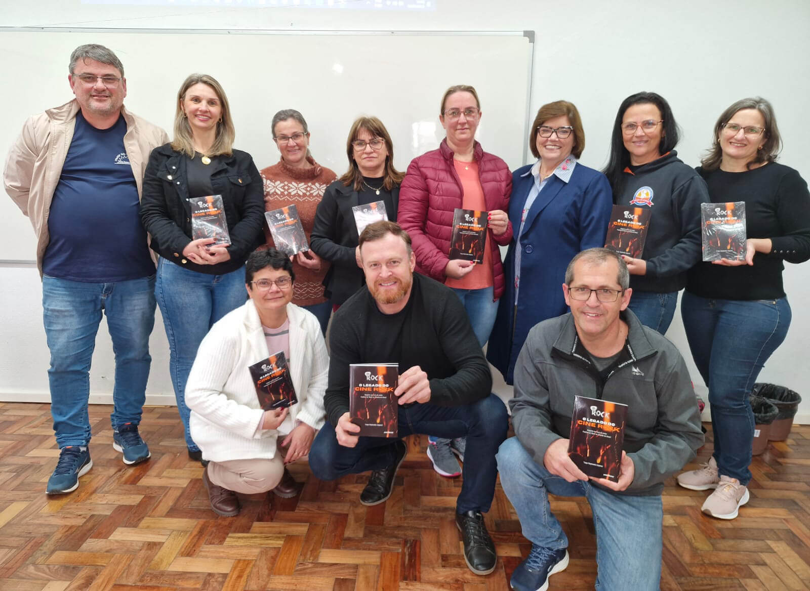 Capa Livro “O Legado do Cine Rock” chega às bibliotecas escolares de Três Passos