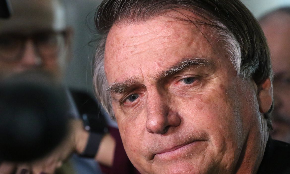 Capa Maioria do TSE condena Bolsonaro à inelegibilidade por oito anos