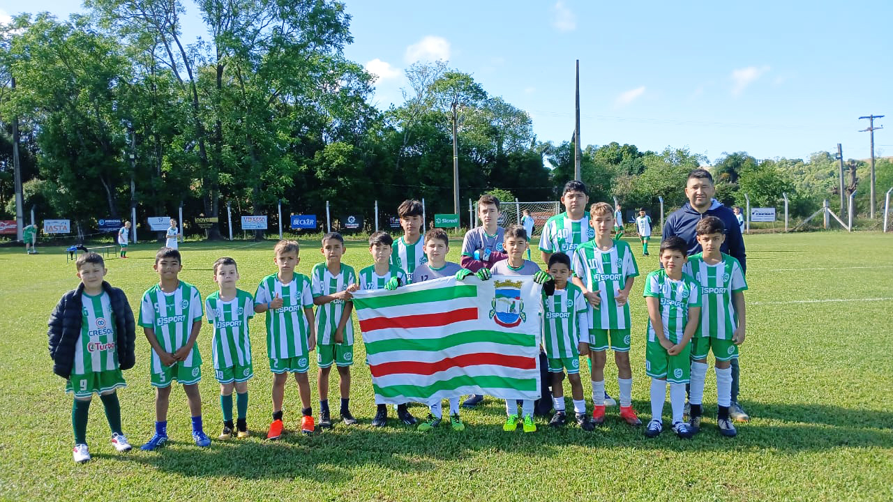 Capa Escolinha de Futebol de Liberato Salzano cresce e atrai jovens para o esporte